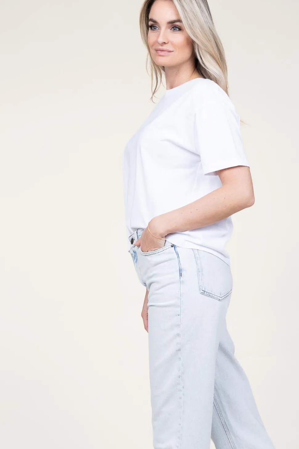 Shop American Vintage Boxy T-Shirt Fizvalley | White... | | Little Soho