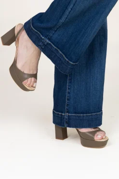 Online 45374 Leather Sandals With Platform Charleze | Green... | March23 | Little Soho